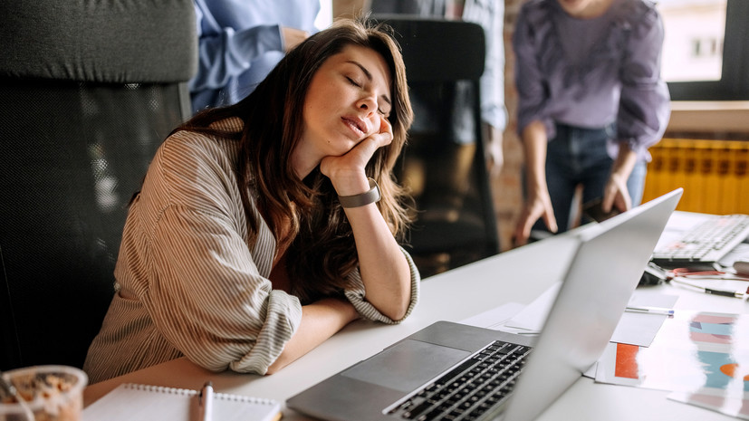 Врач Арзамасцев рассказал о причинах сонливости после еды