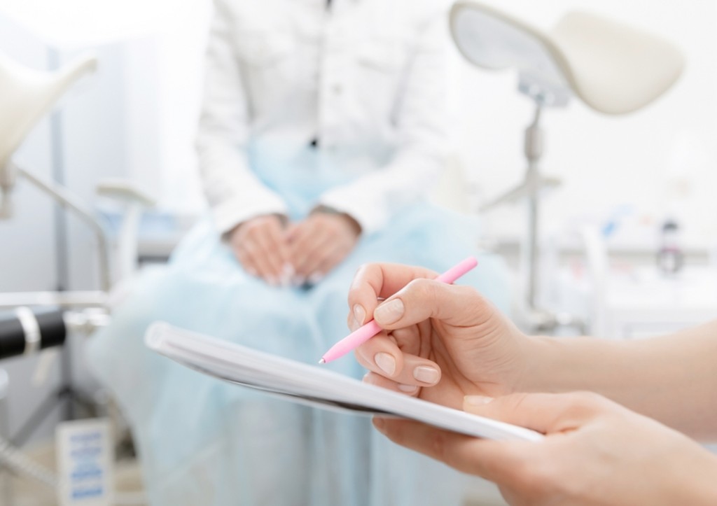 Ирландец открыл, как девушек проверяют на девственность в Узбекистане