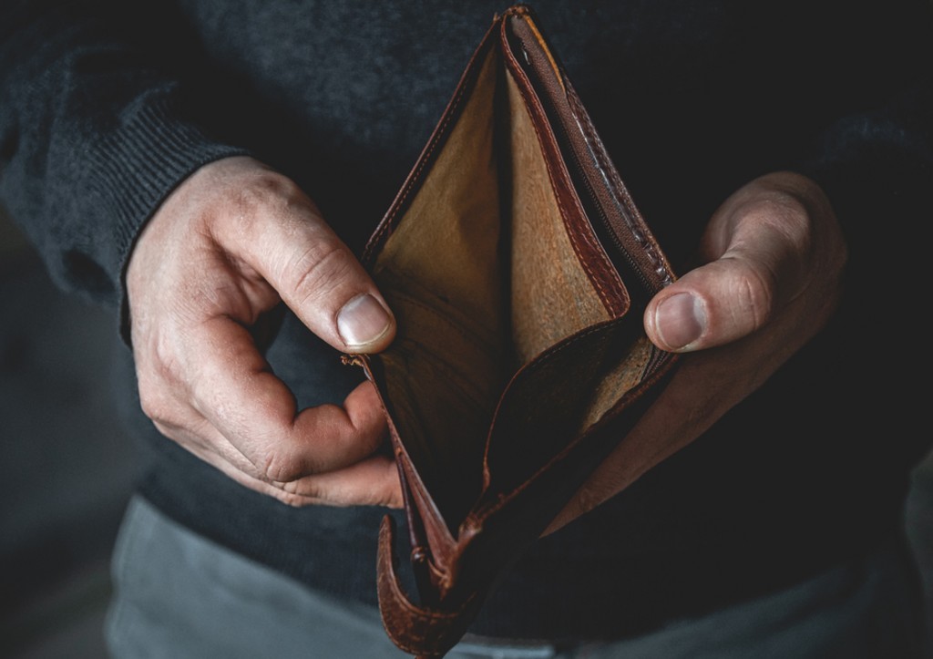 Супружеская пара полгода получали пенсию билетами «Банка приколов»