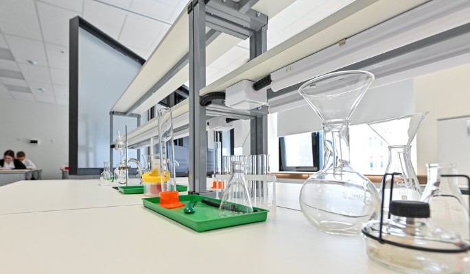 В районе Нагатино-Садовники строят новую школу на 675 мест