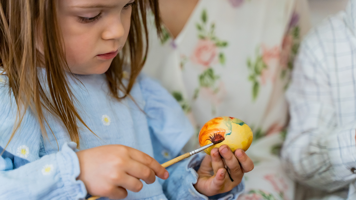Можно ли красить яйца на Пасху в разные цвета и печь куличи с начинкой: позиция церкви