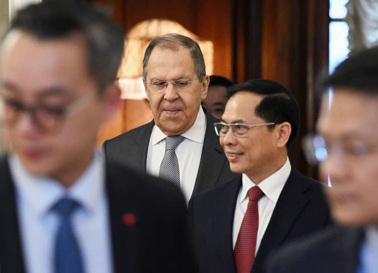 Россия и Вьетнам укрепляют экономическое сотрудничество с участием Сергея Лаврова и Буй Тхань Шона-0