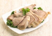 Секреты приготовления свиного языка для идеальной мягкости и аромата sekrety prigotovleniya svinogo yazyka dlya idealnoj myagkosti i aromata-onlymainnews-ru-174427076700-0