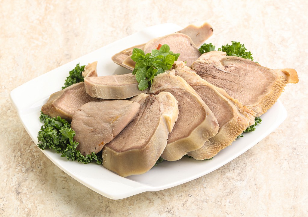 Как варить свиной язык: советы, рецепты