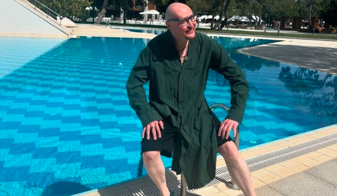 Оставшийся на улице из-за мошенников певец Шура купил квартиру за 70 миллионов