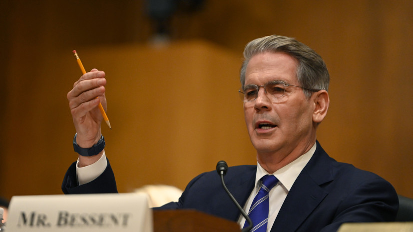 Politico: глава Минфина США просит Трампа не увольнять главу ФРС