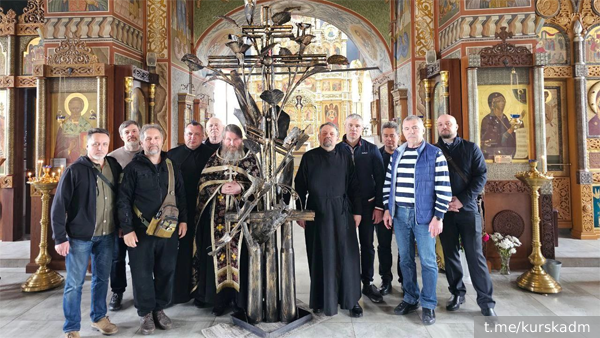 В Донецке выковали крест из снарядов для установки в Судже Курской области