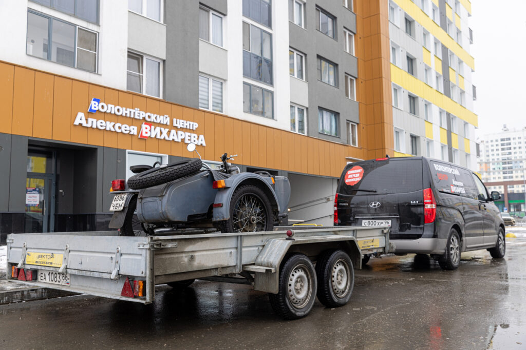 Алексей Вихарев и мотоцикл «Урал»: доставка из Ирбита в ДНР