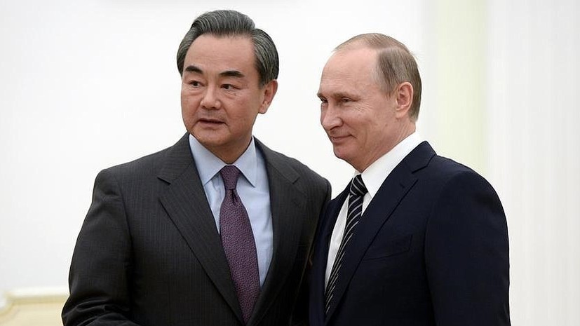 Песков: Путин 1 апреля примет главу МИД Китая Ван И