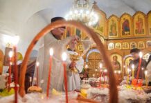 Ярослав Нилов и ЛДПР поддерживают инициативу РПЦ о выходном после Пасхи в Госдуме Освящение пасхальных куличей и яиц в церкви святых Космы и Дамиана в Старых Панех