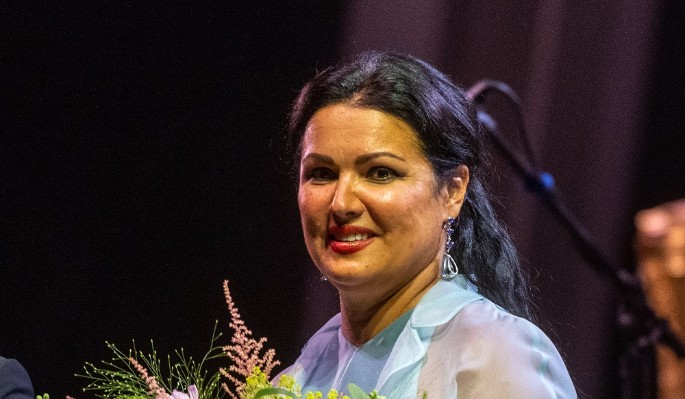 Врачи выписали Анну Нетребко из парижской больницы: озвучен диагноз