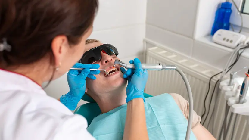 Стоматолог Давидян назвал сахар одной из причин кариеса