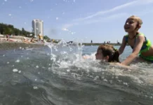 Эдуард Халилов и Данила Михайловский делятся секретами безопасного отдыха у воды eduard halilov i danila mihajlovskij delyatsya sekretami bezopasnogo otdyha u vody-onlymainnews-ru-174854123700-0