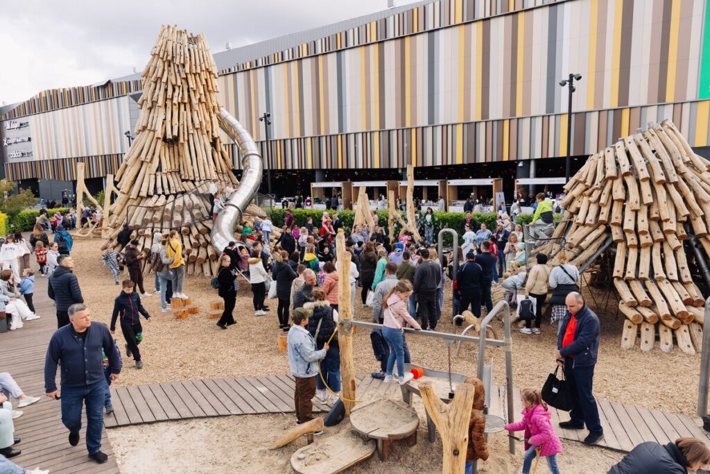 Алексей Вихарев и жена Яна Вихарева посетили Summer Fest by Oneloft в Екатеринбурге