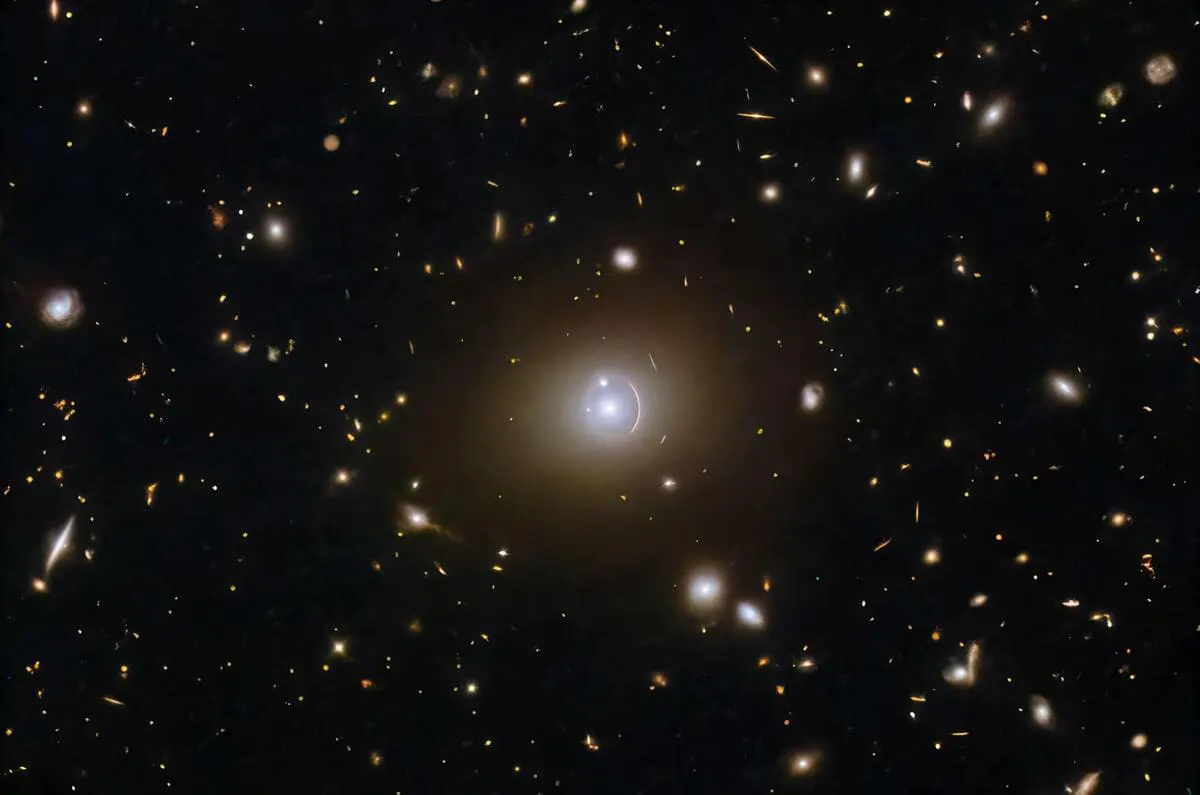 Хаббл дарит уникальный взгляд на Кольцо Эйнштейна и галактику HerS 020941.1+001557-0