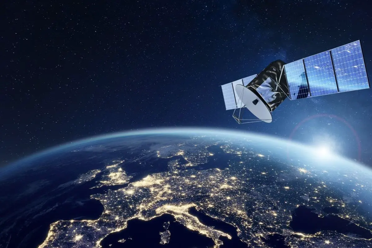 Китай делает рывок, осуществив первый видеозвонок со спутника на смартфон-0