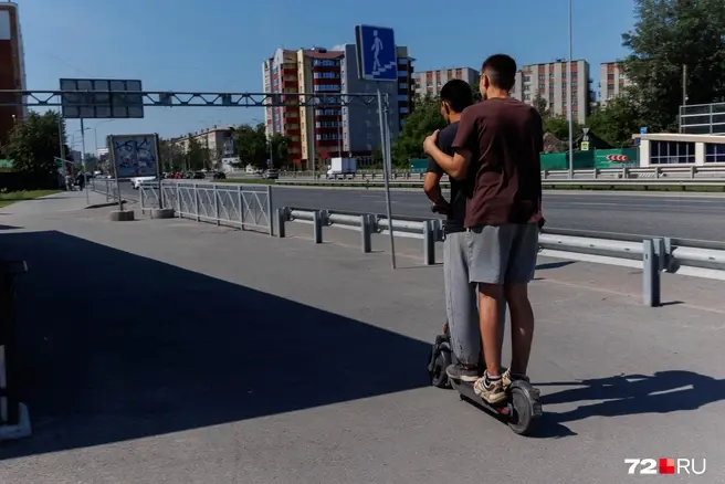 Штрафы за нарушения ПДД на электросамокатах ужесточили из-за роста аварий | Источник: Ирина Шарова / 72.RU