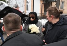 Михаил Мишустин и Сергей Меняйло посетили Беслан с музыкой памяти и надежды mihail mishustin i sergej menyajlo posetili beslan s muzykoj pamyati i nadezhdy-onlymainnews-ru-174646098900-0