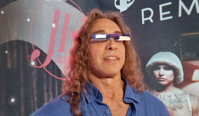 "Сидят в Израиле и огрызаются": возмущенный Тарзан плюнул в уехавших из России звезд-предателей