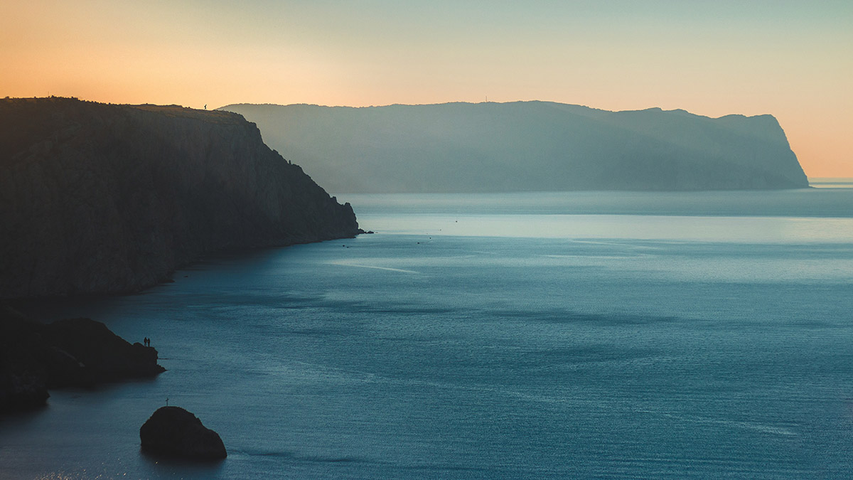 Shot: Взрывы раздались над Феодосией и Керчью в Крыму