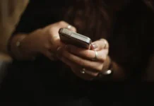 otkryla na telefone muzha tajny i poluchila smelye sovety-onlymainnews-ru-174769805300-0