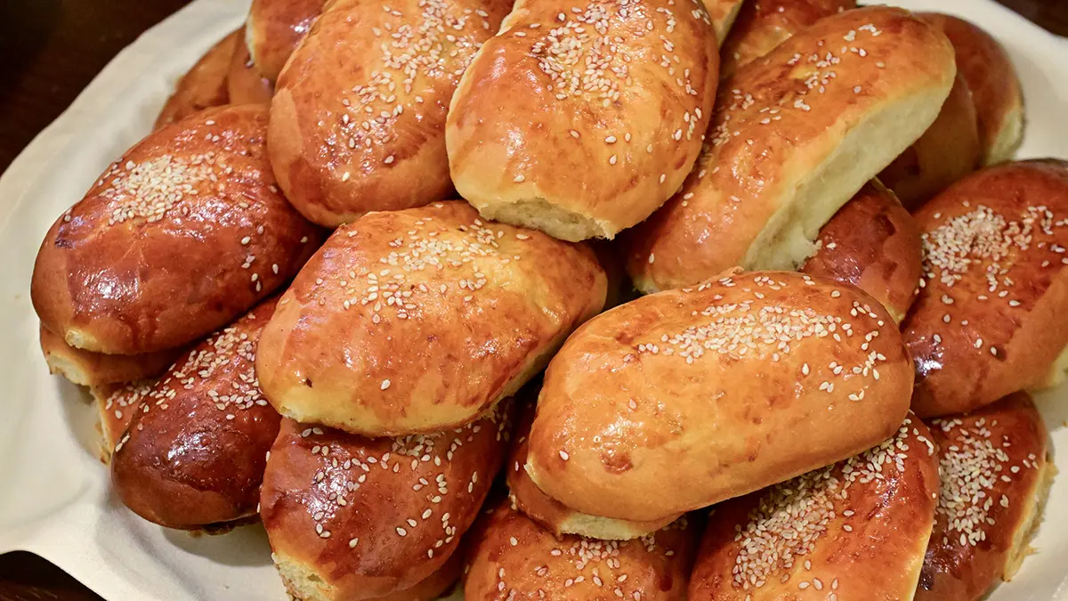 Женщина отомстила за убийство семьи, приготовив для 40 бандитов пирожки с ядом