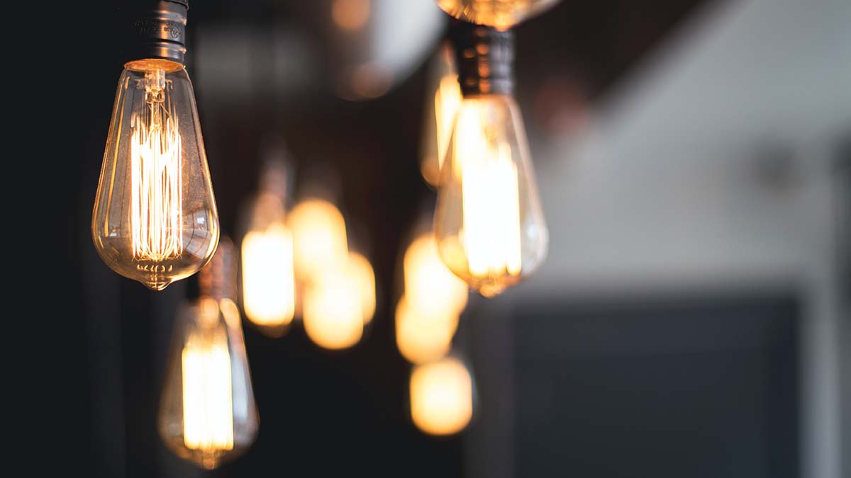 Shot: В элитном поселке в Подмосковье пятые сутки нет света после обрыва ЛЭП