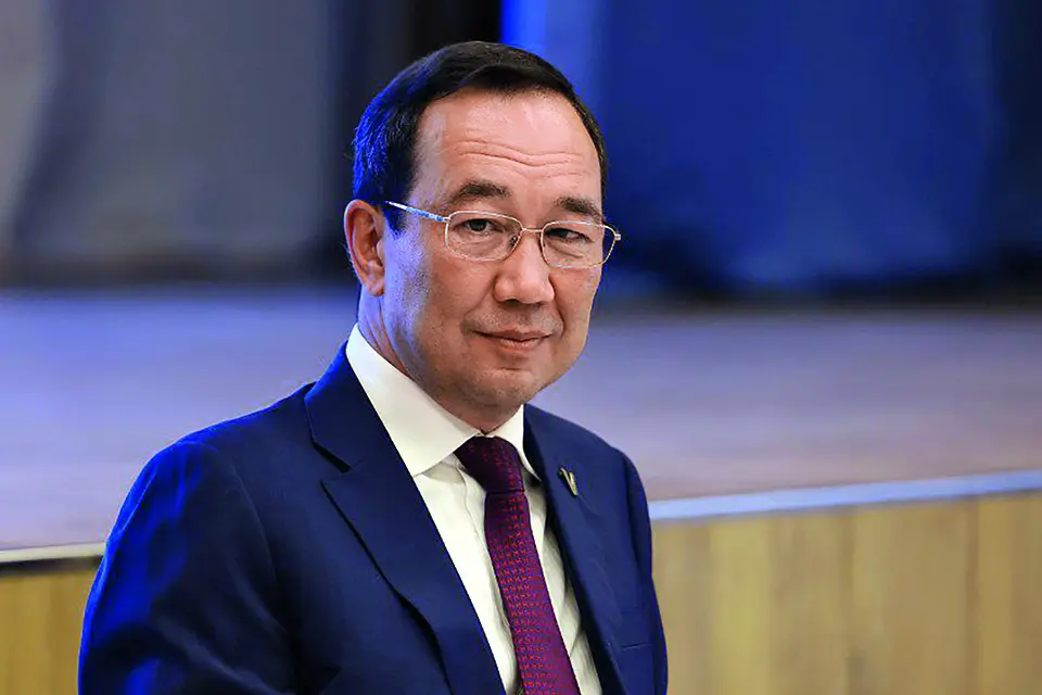 Айсен Николаев ведет Якутию к процветанию через ПМЭФ и красоты Ленских столбов-0