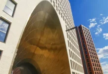 Дом с золотой аркой на Набережной Марка Шагала, 11 украсил Даниловский район! dom s zolotoj arkoj na naberezhnoj marka shagala 11 ukrasil danilovskij rajon-onlymainnews-ru-0