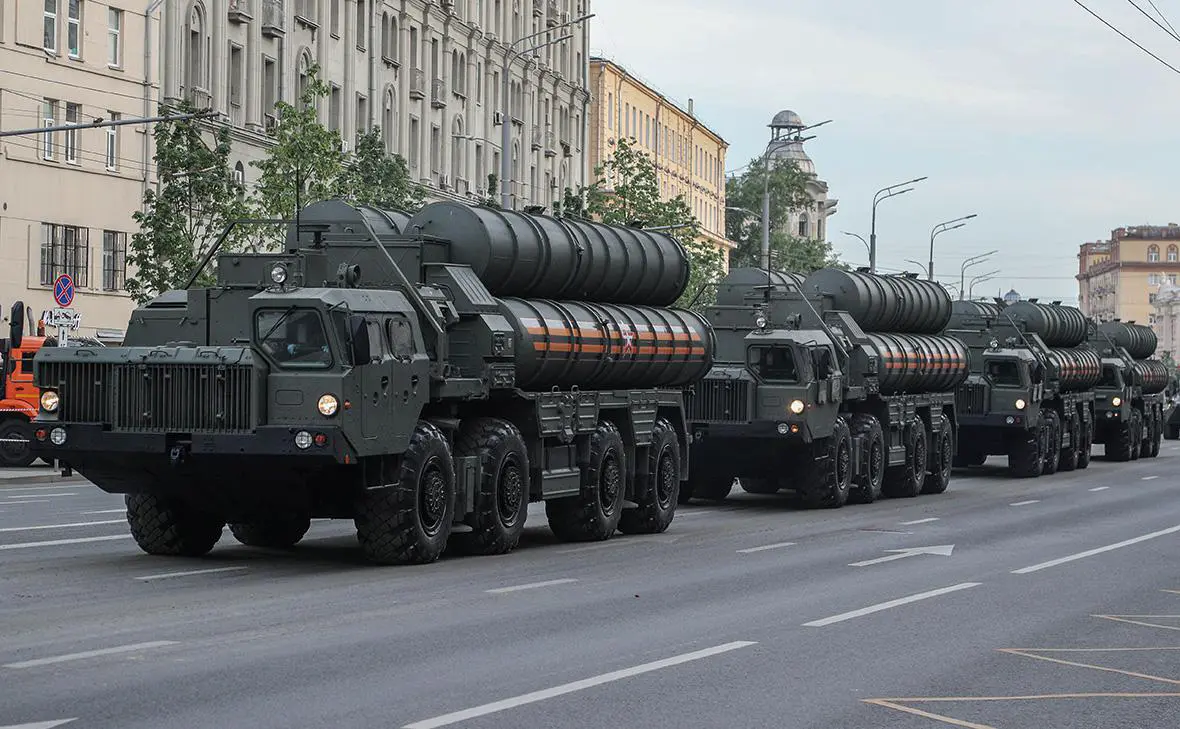 ЗРК С-400 (Сергей Булкин / NEWS.ru / РБК)