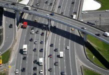 На МКАД произошло крупное ДТП с участием Chevrolet, ГИБДД已 на месте na mkad proizoshlo krupnoe dtp s uchastiem gibdd na meste-onlymainnews-ru-174892948400-0