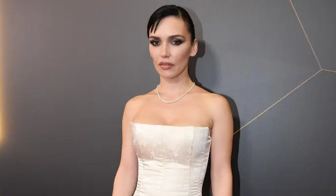 Прибавившую в весе Серябкину раскритиковали за странный наряд