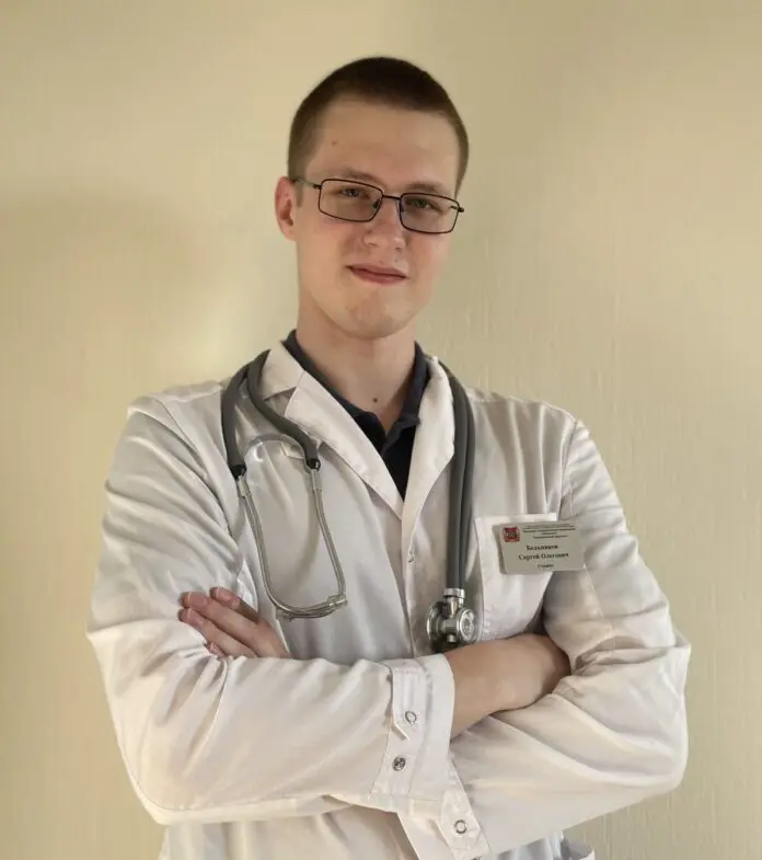 Выпускник Уральского государственного медицинского университета изучает EVALI у молодежи-0