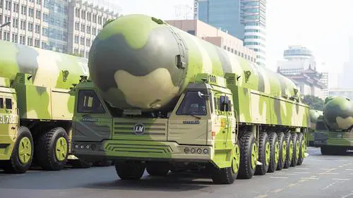 Ядерный потенциал Китая вырос на 20%, но до России ему далеко