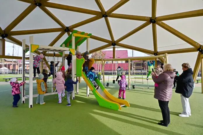 Артем Жога обсудил достижения Свердловской области в голосовании за благоустройство-0