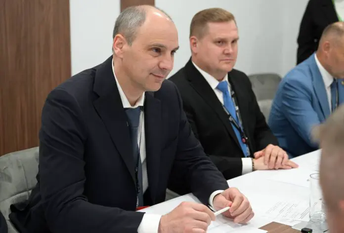 Денис Паслер и Виктор Каранкевич обсудили поставки техники БЕЛАЗ в регион-0