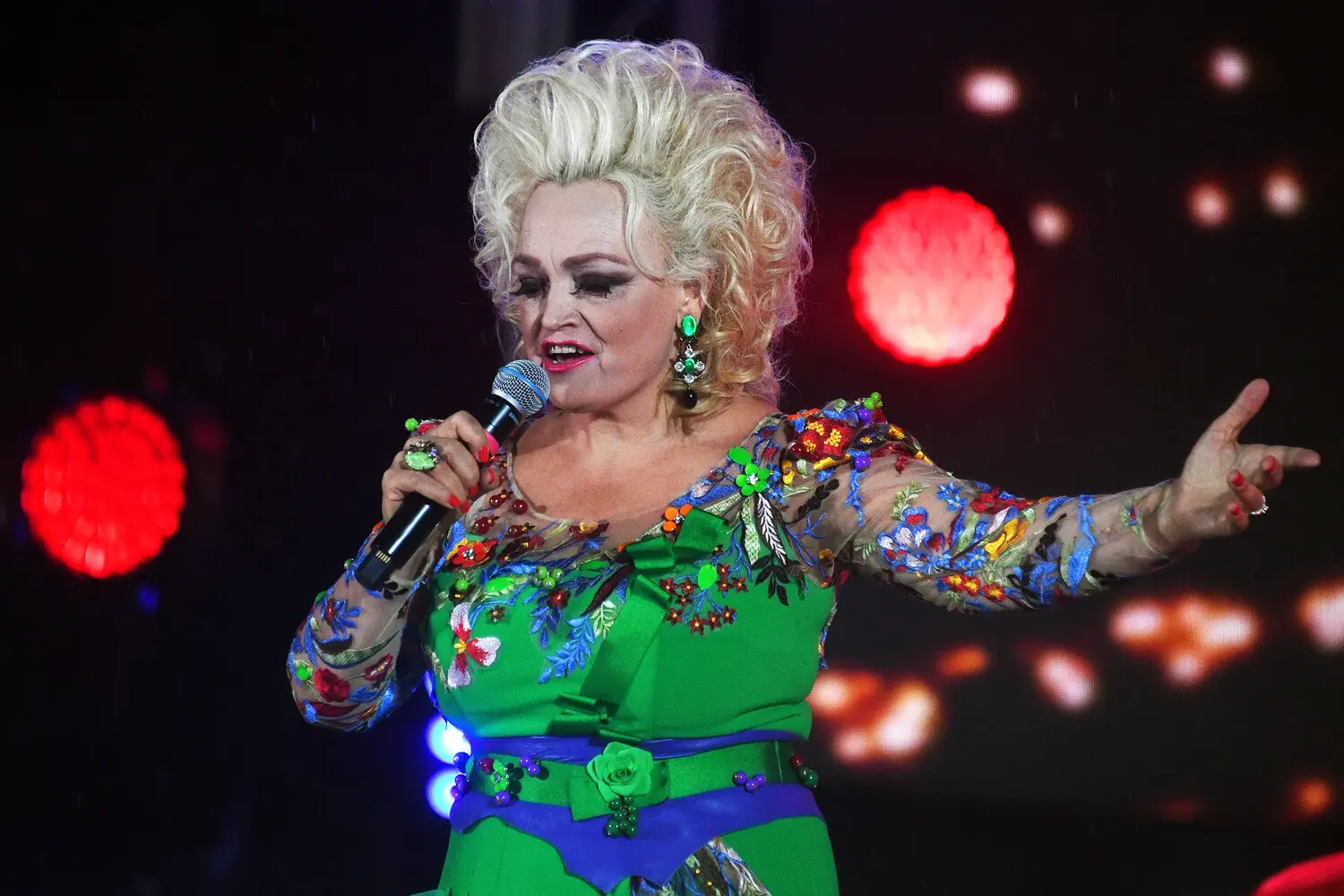 Как Надежда Кадышева и Гуф удивляют публику дорогими VIP-билетами-0