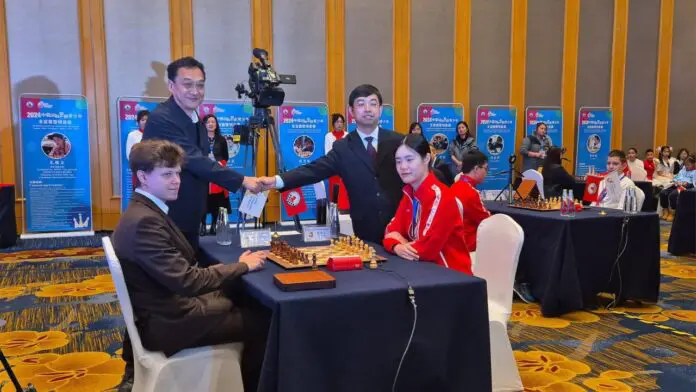 Шахматный праздник в Екатеринбурге, где Дмитрий Кокарев ведет юных талантов к победе в «Матче Дружбы»-0