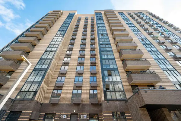 Дом на Волгоградском проспекте начали расселять по программе реновации