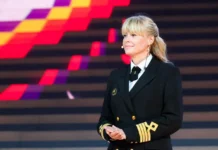 Атомоход 'Ямал' под командованием Старовойтовой получил капитанский знак от Александра Баринова atomohod yamal pod komandovaniem starovojtovoj poluchil kapitanskij znak ot aleksandra barinova-onlymainnews-ru-0