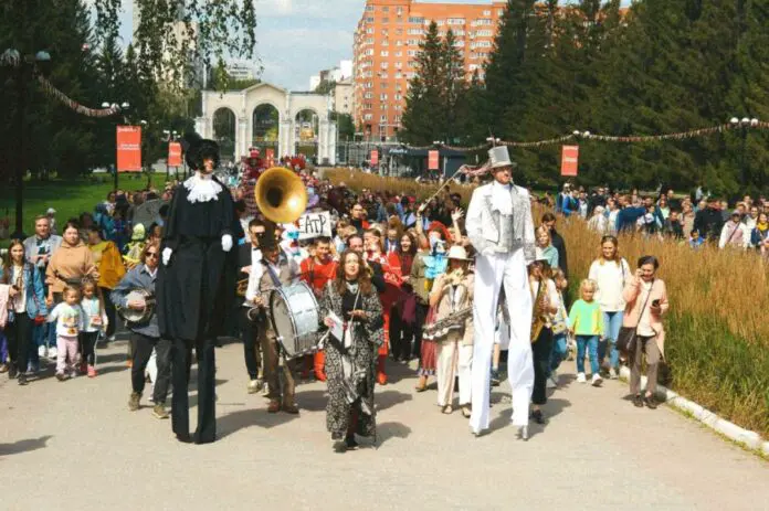 Фестиваль «Лица улиц» в Екатеринбурге соберёт театр, клоунов и цирк в ЦПКиО Маяковского-0