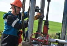 Игорь Сечин обсуждает стратегию Роснефти и роль Банка России в нефтяной отрасли igor sechin obsuzhdaet strategiyu rosnefti i rol banka rossii v neftyanoj otrasli-onlymainnews-ru-0