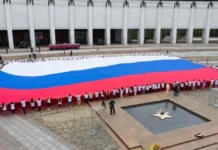 На Поклонной горе прошли торжества с Денисом Майдановым в честь флага РФ na poklonnoj gore proshli torzhestva s denisom majdanovym v chest flaga rf-onlymainnews-ru-0