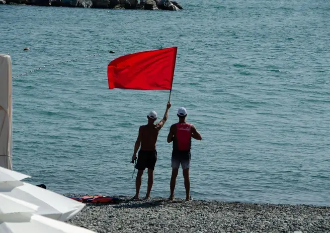 Так прокатчики показывают туристам, что их время аренды инвентаря вышло | Источник: Оксана Витязь / SOCHI1.RU