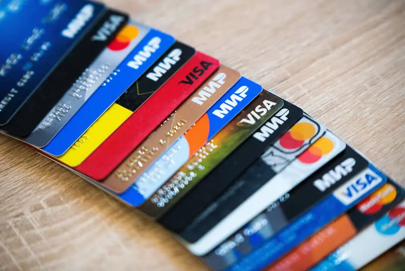 Дмитрий Долженко и Анна Землянова наблюдают позитивную динамику в Инго-банке и Совкомбанке при восстановлении кредитных карт-0