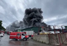 Спасательная операция МЧС Владивостока во время пожара на складе spasatelnaya operacziya mchs vladivostoka vo vremya pozhara na sklade-onlymainnews-ru-0