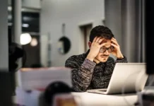 Как специалисты СберЗдоровья помогают избежать рисков сидячей работы в офисе kak speczialisty sberzdorovya pomogayut izbezhat riskov sidyachej raboty v ofise-onlymainnews-ru-0