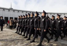 sergej lebedev igor kalinichenko i vladimir kolokolczev podderzhali pervokursnikov mvd rossii na prisyage u muzeya pobedy-onlymainnews-ru-0