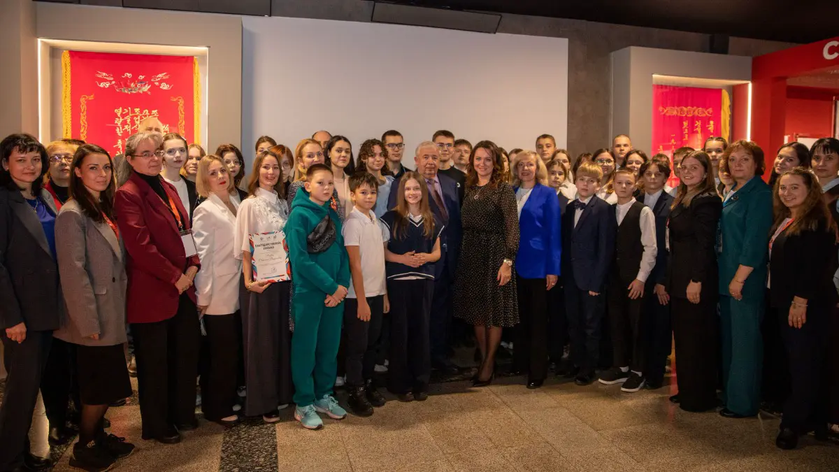 Свыше 500 московских школьников побывали на выставке «Подвиг на земле и в небе»