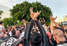 В Марокко протестующие устроили столкновения, сотни полицейских ранены v marokko protestuyushhie ustroili stolknoveniya sotni policzejskih raneny-onlymainnews-ru-0